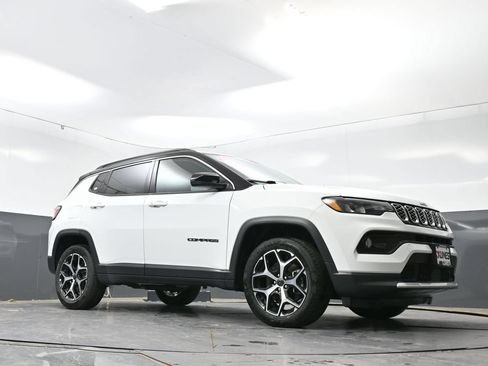 Used 2025 Jeep Compass Limited AWD/4WD image 47