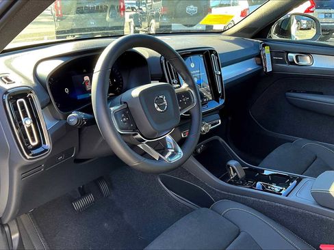 New 2026 Volvo XC40 B5 Ultra w/ Protection Package Premier image 9