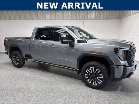Used 2025 GMC Sierra 2500 Denali Ultimate AWD/4WD image 1