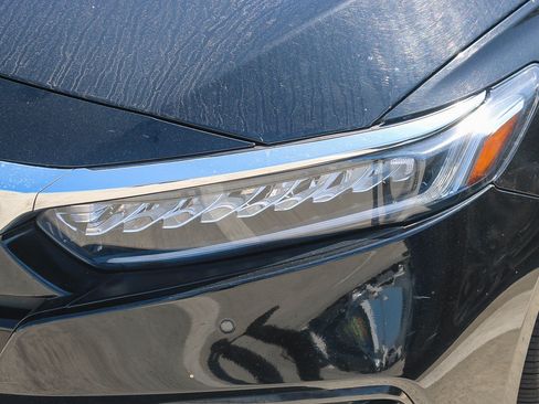 Used 2018 Honda Accord Touring image 7