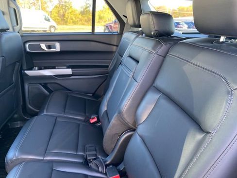 Used 2022 Ford Explorer XLT w/ Equipment Group 202A image 18