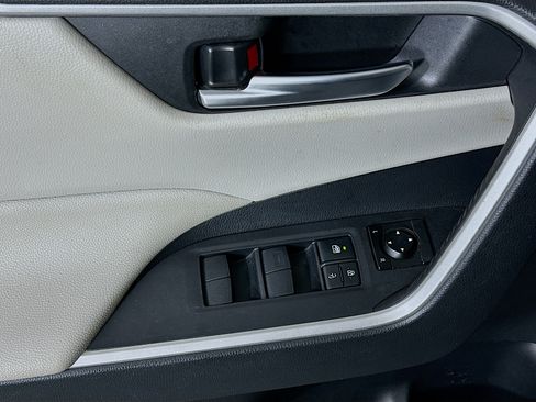 Used 2019 Toyota RAV4 XLE w/ Convenience Package FWD image 14