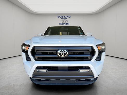 Used 2024 Toyota Tacoma SR5 AWD/4WD image 8