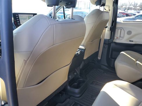 Certified 2022 Toyota Sienna XLE w/ XLE Plus Package image 14