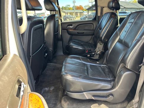 Used 2007 GMC Yukon XL SLT w/ SLT Preferred Equipment Group image 17