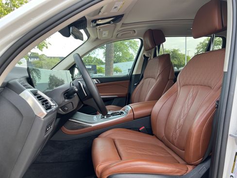Certified 2024 BMW X7 xDrive40i w/ Premium Package AWD/4WD image 16