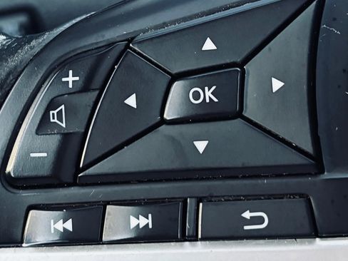 Used 2019 Nissan Rogue S w/ Special Edition Package image 11