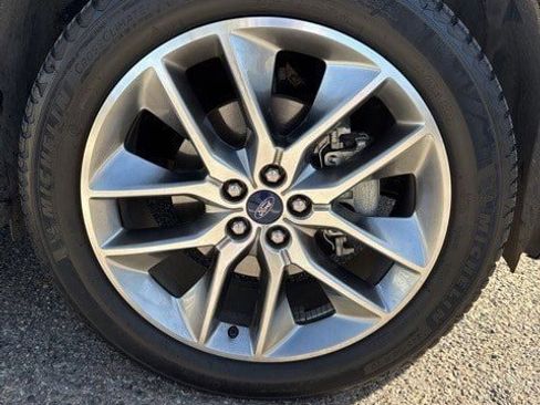 Used 2018 Ford Edge Titanium w/ Technology Package image 11