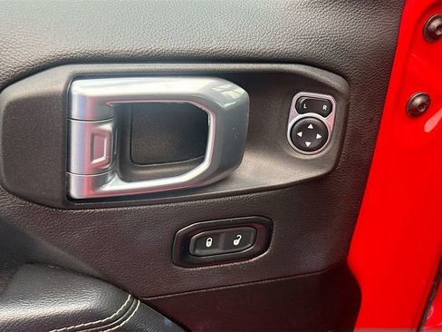 Used 2023 Jeep Wrangler Unlimited Sahara AWD/4WD image 19