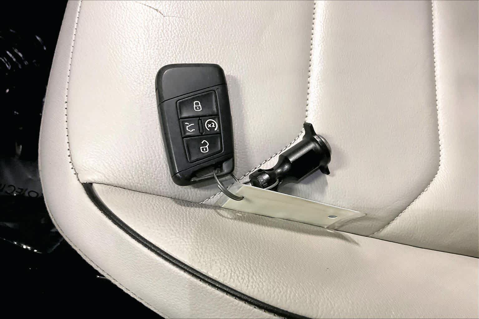 Used 2020 Volkswagen Tiguan SEL Premium R-Line AWD/4WD image 15