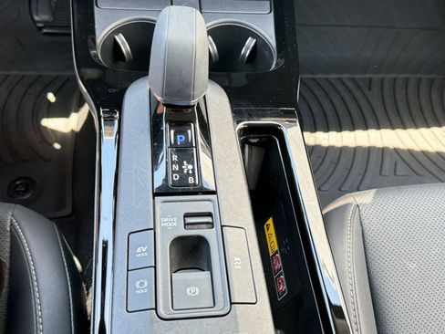 Used 2024 Toyota Prius Limited w/ Limited Premium Package FWD image 15