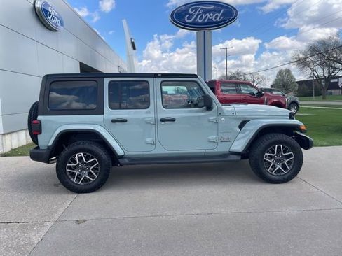 Used 2024 Jeep Wrangler Unlimited Sahara w/ Safety Group AWD/4WD image 15