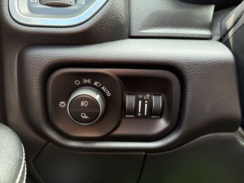 Used 2021 RAM 2500 Laramie w/ Body Color Bumper Group image 30