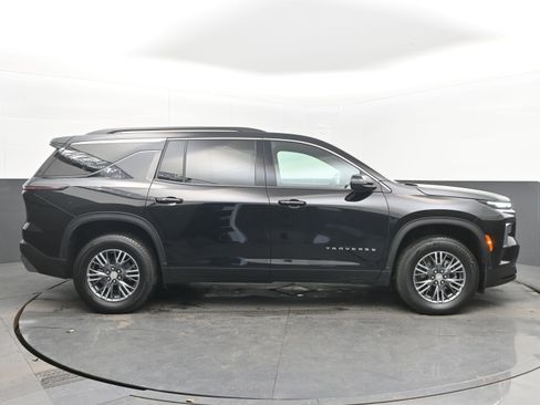 Used 2025 Chevrolet Traverse LT image 10