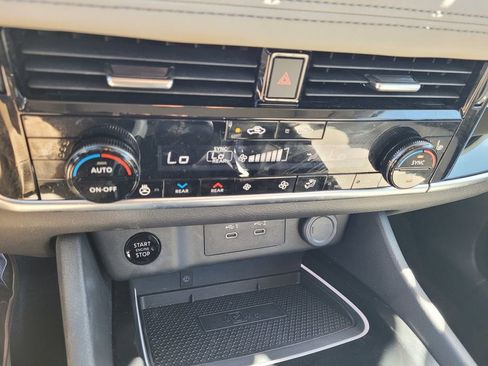 Used 2024 Nissan Rogue SL w/ SL Premium Package image 18