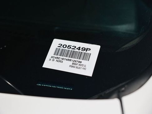 Used 2024 Chrysler Pacifica Limited FWD image 39