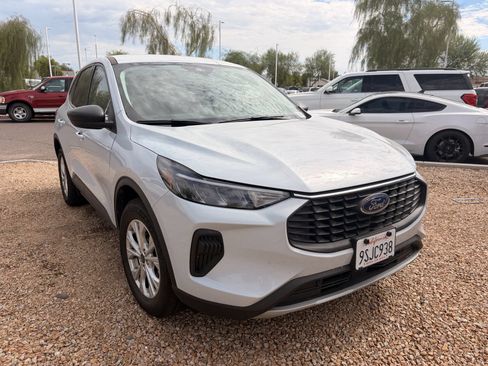 Used 2025 Ford Escape Active AWD/4WD image 3