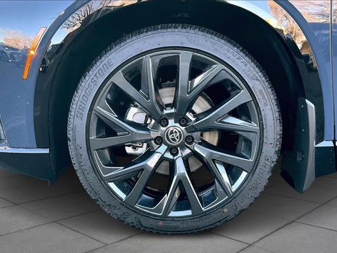 Used 2025 Toyota Crown Signia Limited image 11