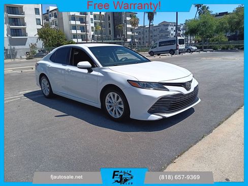 Used 2018 Toyota Camry LE FWD image 1