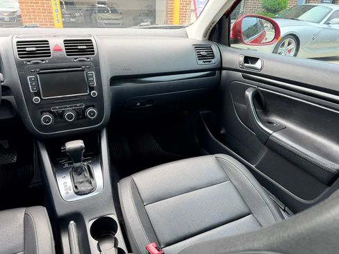 Used 2010 Volkswagen Jetta Wolfsburg Edition FWD image 12