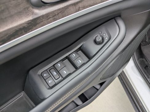 New 2026 Jeep Grand Cherokee Altitude RWD image 12