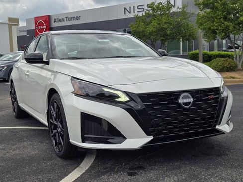 New 2026 Nissan Altima 2.5 SR w/ SR Midnight Edition Package FWD image 2
