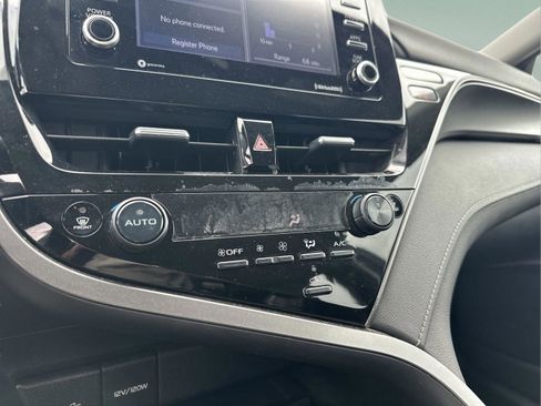 Used 2024 Toyota Camry SE image 19