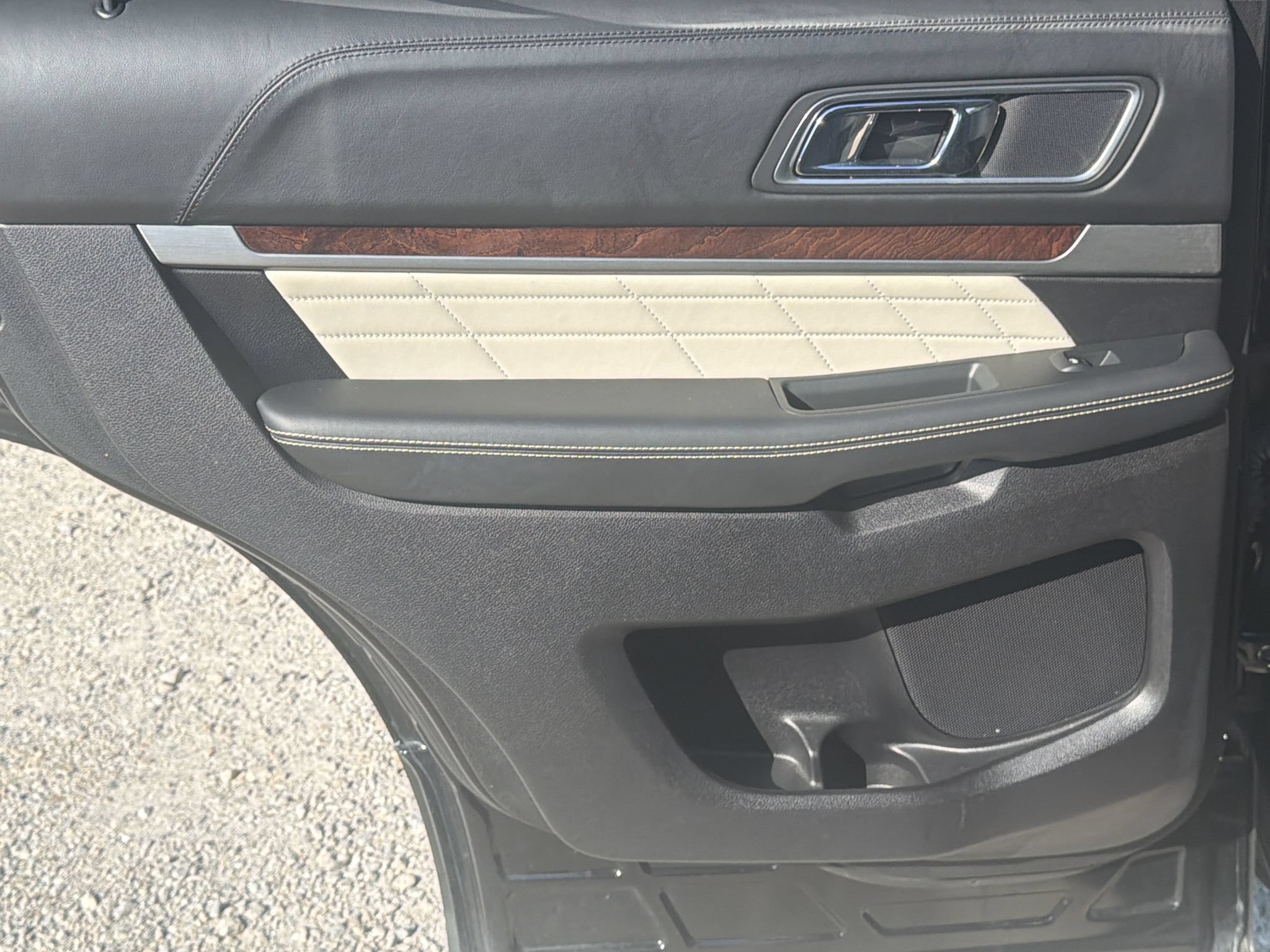 Used 2016 Ford Explorer Platinum AWD/4WD image 21