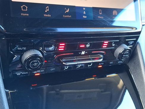 Used 2022 Jeep Grand Cherokee Limited image 16