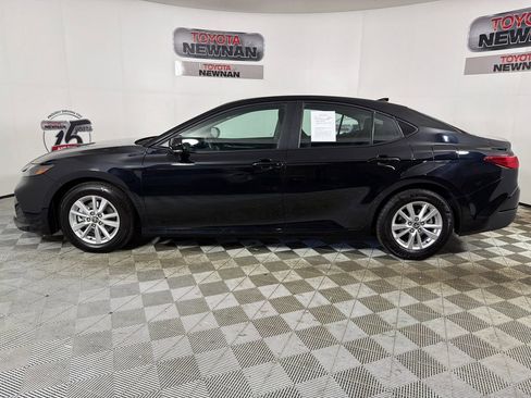 Used 2025 Toyota Camry LE image 6