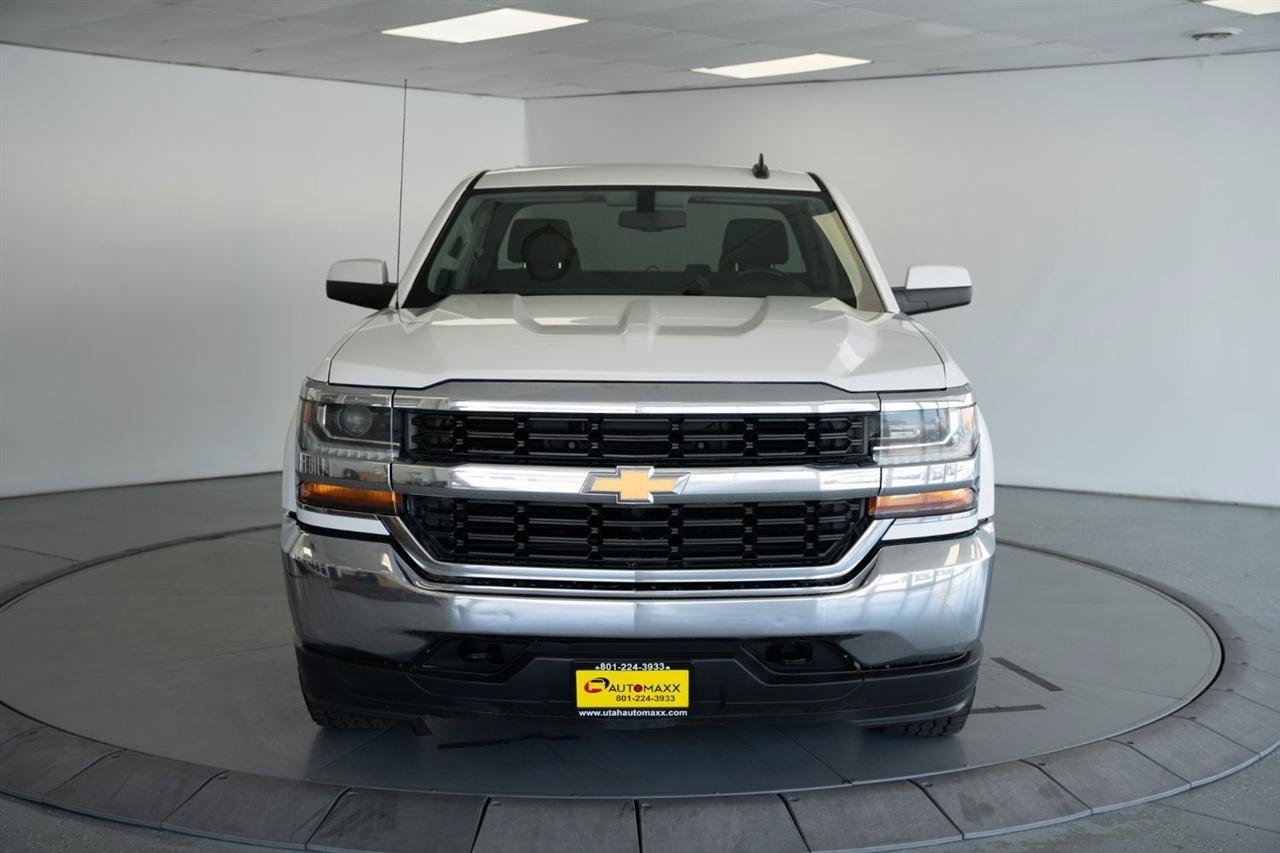Used 2018 Chevrolet Silverado 1500 LT w/ Trailering Package AWD/4WD image 2