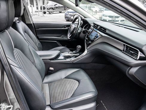 Used 2019 Toyota Camry SE w/ Convenience Package image 18