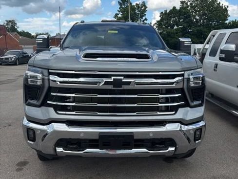 Used 2025 Chevrolet Silverado 2500 LTZ w/ LTZ Premium Package AWD/4WD image 3