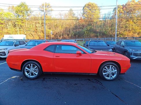 Used 2022 Dodge Challenger SXT image 9