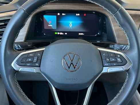 Used 2024 Volkswagen Atlas SE AWD/4WD image 24