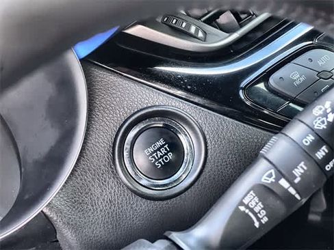 Used 2020 Toyota C-HR XLE image 28