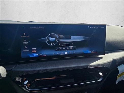 Used 2026 BMW 330i Sedan w/ Premium Package image 15