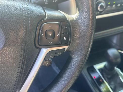 Used 2019 Toyota Highlander LE FWD image 24