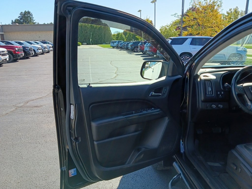 Used 2017 GMC Canyon SLE w/ All Terrain X Package AWD/4WD image 8