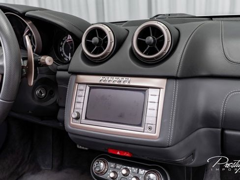 Used 2014 Ferrari California image 49