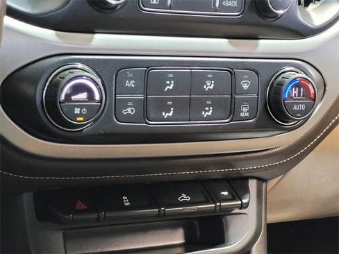 Used 2020 GMC Canyon SLE w/ SLE Convenience Package image 28