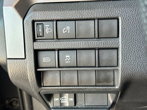 Certified 2025 Toyota Tacoma SR5 AWD/4WD image 30