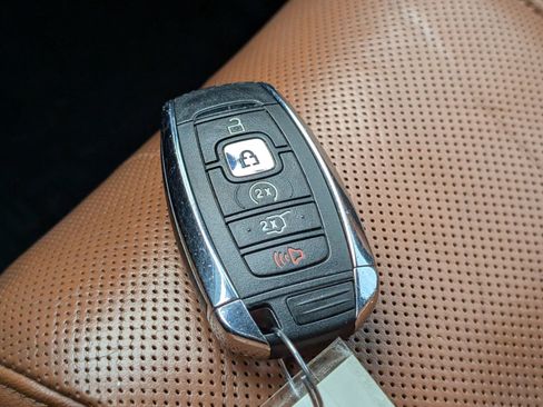 Used 2018 Lincoln Navigator L Reserve w/ Technology Package image 21