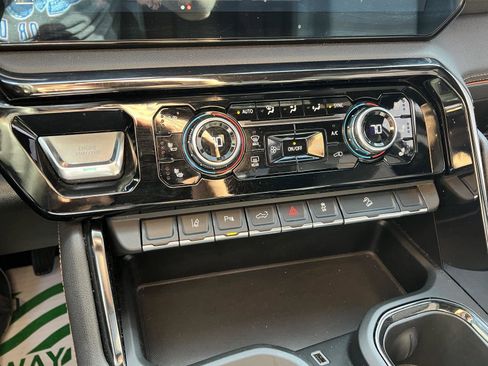 Used 2024 GMC Sierra 2500 AT4 w/ AT4 Preferred Package image 32