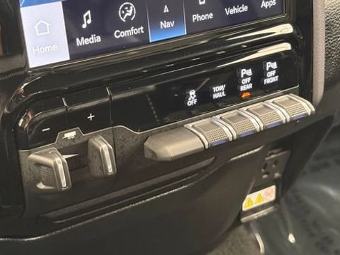 Used 2023 RAM 1500 Laramie AWD/4WD image 40