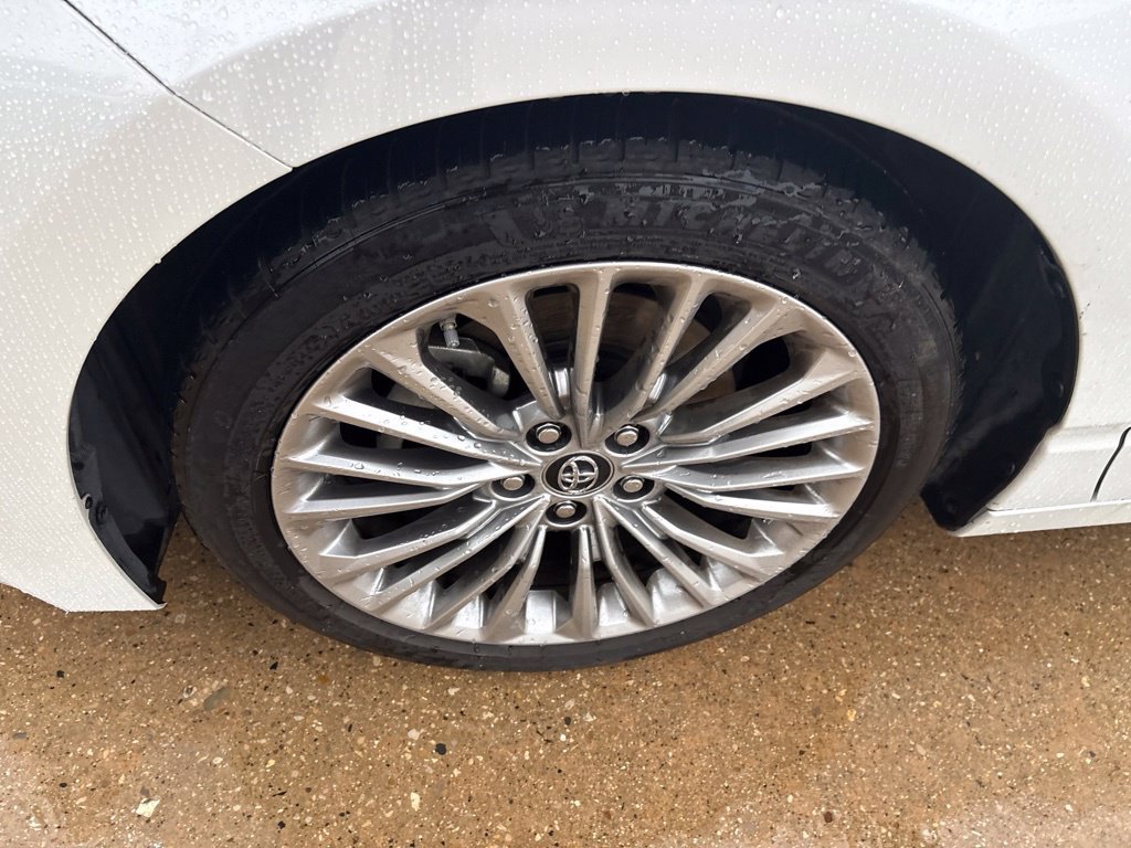 Used 2019 Toyota Avalon Limited w/ Advanced Safety Package FWD image 9