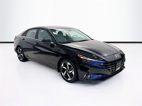 Used 2023 Hyundai Elantra Limited image 3