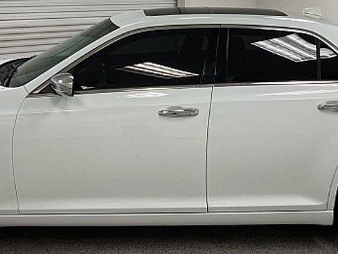 Used 2015 Chrysler 300 C image 8