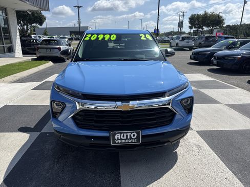 Used 2024 Chevrolet TrailBlazer LS w/ LS Confidence Package FWD image 2