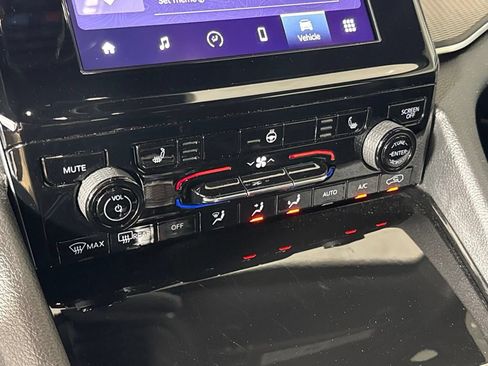 Certified 2023 Jeep Grand Cherokee Altitude AWD/4WD image 19